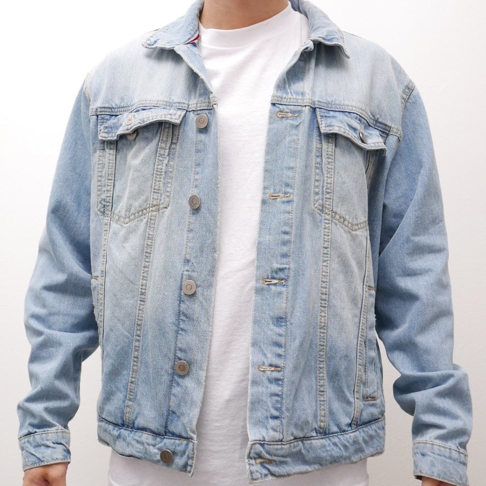 Relaxed Denim Light Medium Wash Trucker Jacket Size Large loose fit